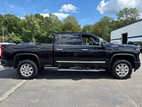 Used 2024 Chevrolet Silverado 2500 High Country w/ High Country Premium Package AWD/4WD image 4
