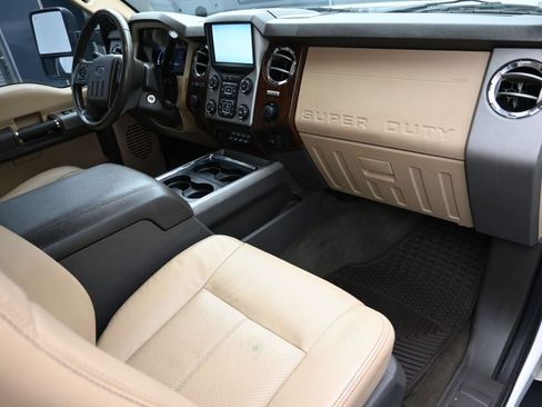 Used 2015 Ford F250 Lariat w/ Lariat Interior Package AWD/4WD image 40