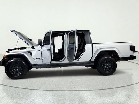 Used 2023 Jeep Gladiator Sport AWD/4WD image 11