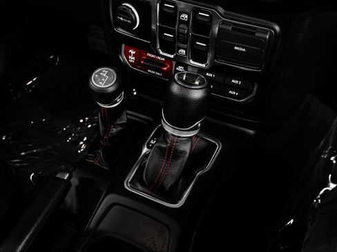 Used 2022 Jeep Gladiator Rubicon w/ LED Lighting Group AWD/4WD image 26