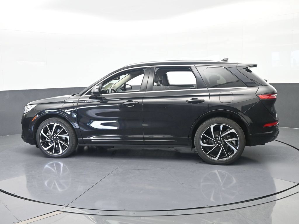 Used 2024 Lincoln Corsair Grand Touring AWD/4WD image 3