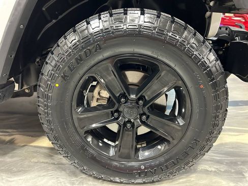 Used 2018 Jeep Wrangler Unlimited Sahara AWD/4WD image 22