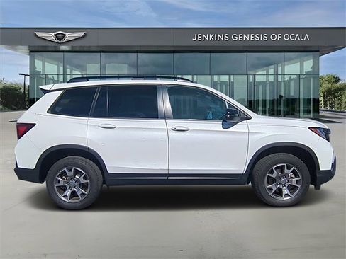 Used 2023 Honda Passport TrailSport image 2