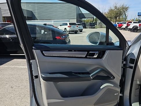 Used 2019 Porsche Cayenne E-Hybrid image 10