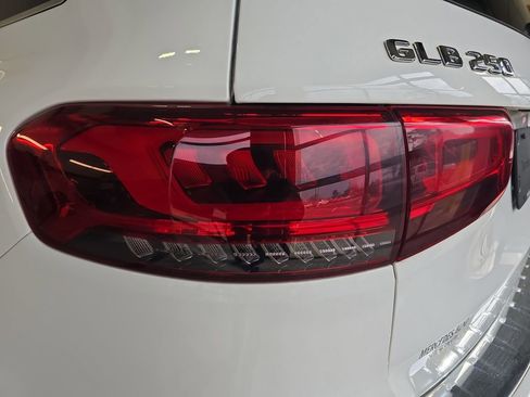 Used 2021 Mercedes-Benz GLB 250 image 38