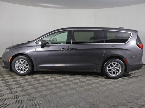 Used 2023 Chrysler Voyager LX image 15