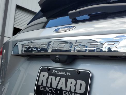 Used 2023 Ford Explorer XLT w/ Equipment Group 202A AWD/4WD image 7