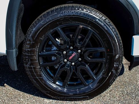 Used 2025 GMC Sierra 1500 Elevation w/ Preferred Package image 7