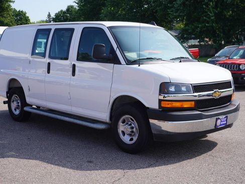 Used 2025 Chevrolet Express 2500 w/ Driver Convenience Package RWD image 7