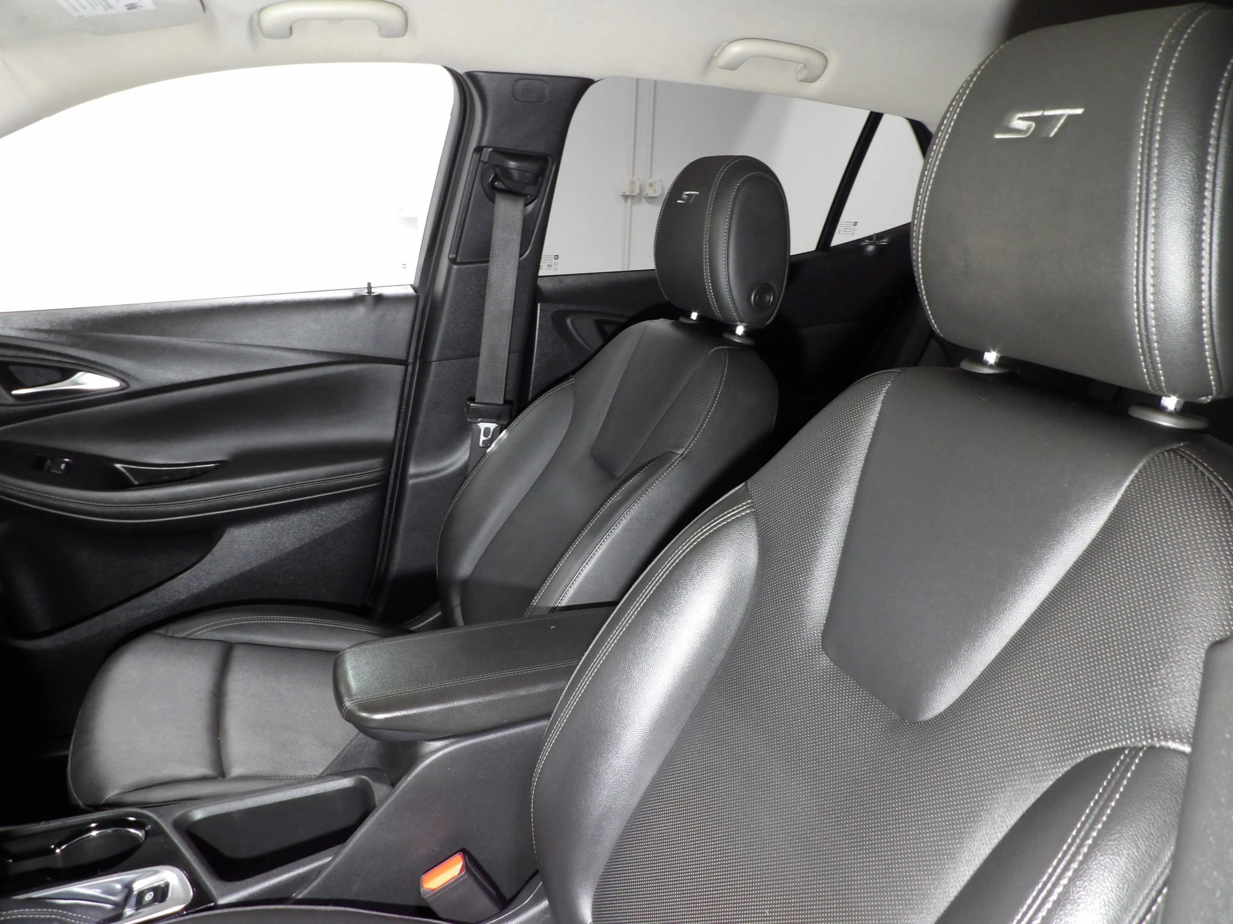 Used 2024 Buick Encore GX Sport Touring FWD image 11