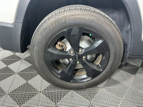 Used 2020 Jeep Cherokee Latitude Plus image 16