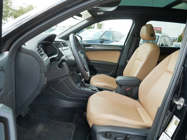 Certified 2024 Volkswagen Tiguan SE w/ Panoramic Sunroof Package AWD/4WD image 13