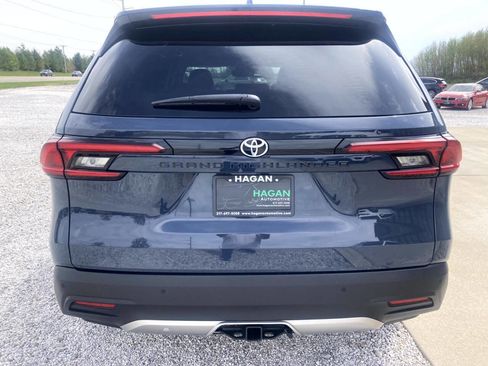 Used 2025 Toyota Grand Highlander AWD image 6