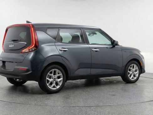 Used 2025 Kia Soul LX w/ LX Technology Package FWD image 9