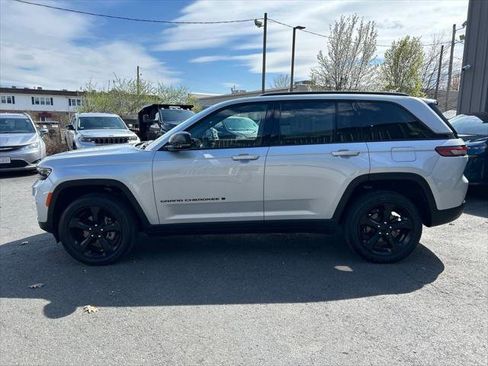 Certified 2023 Jeep Grand Cherokee Altitude AWD/4WD image 8