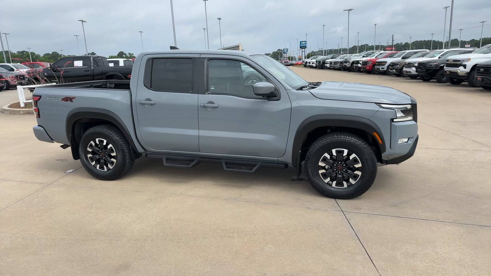 Used 2023 Nissan Frontier PRO-4X w/ Tow Package AWD/4WD image 2