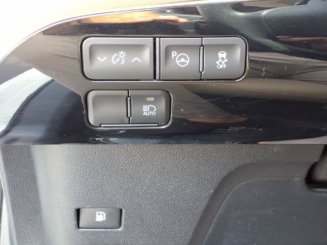 Used 2019 Toyota Prius LE FWD image 17