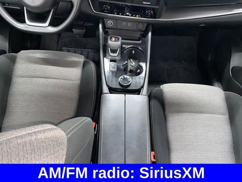 Used 2023 Nissan Rogue SV image 4