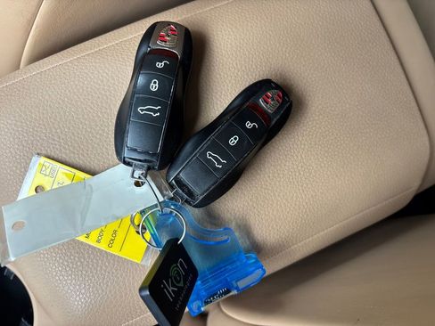 Used 2018 Porsche Macan image 30