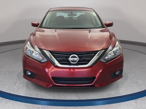 Used 2016 Nissan Altima 2.5 SR w/ Interior Lighting Package FWD image 2
