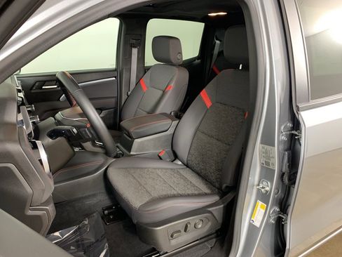 Used 2024 Chevrolet Colorado Z71 w/ Z71 Convenience Package 2 image 27