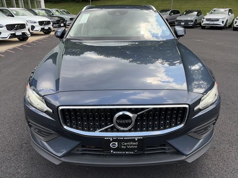 Certified 2022 Volvo V60 T5 Cross Country w/ Climate Package AWD/4WD image 8