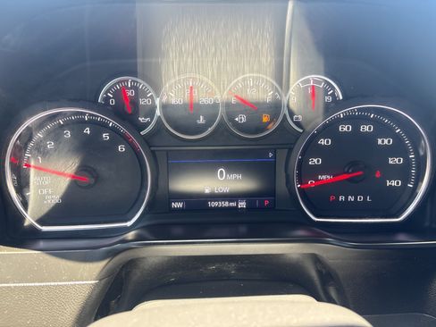Used 2020 Chevrolet Silverado 1500 LT Trail Boss w/ Convenience Package AWD/4WD image 2
