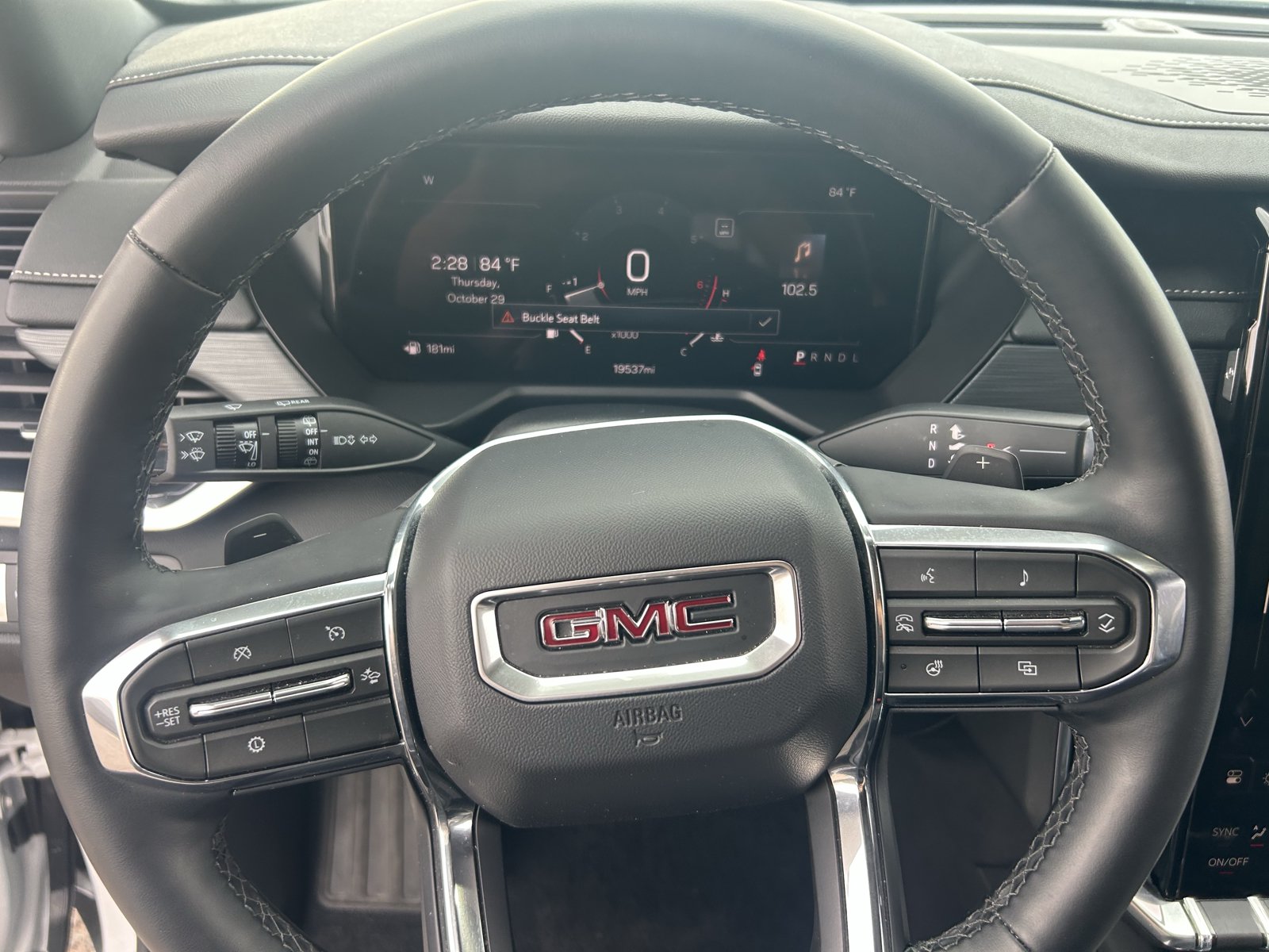 Used 2026 GMC Acadia Elevation w/ Elevation Premium Package FWD image 17