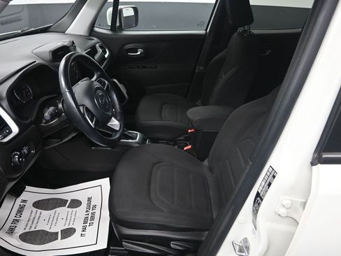 Used 2020 Jeep Renegade Latitude w/ Cold Weather Group image 14