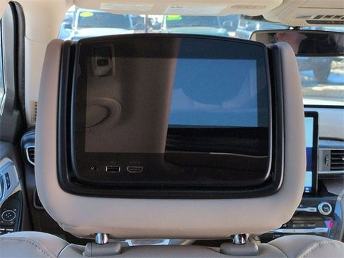 Used 2023 Ford Explorer Platinum w/ Technology Package image 21