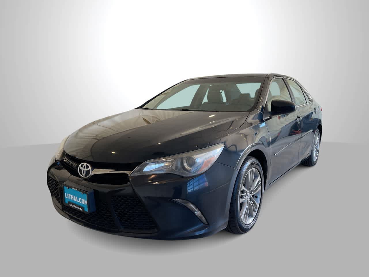 Used 2015 Toyota Camry SE FWD image 1