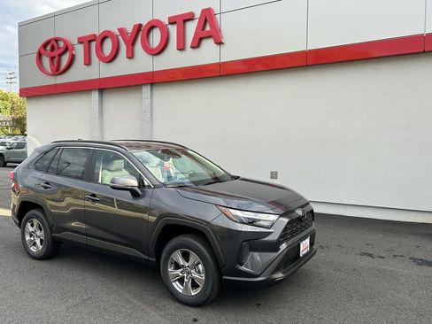 Used 2025 Toyota RAV4 XLE image 1