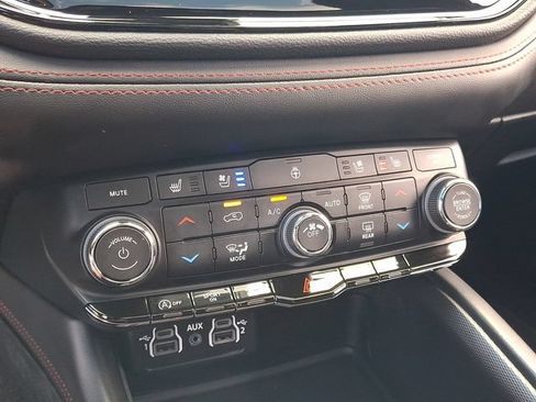 Used 2024 Dodge Durango GT AWD/4WD image 17