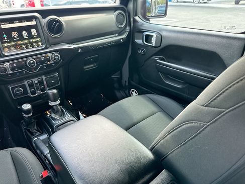Used 2023 Jeep Wrangler Unlimited w/ Sun & Screen Package AWD/4WD image 22