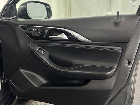 Used 2017 INFINITI QX30 Premium w/ Navigation Package image 34