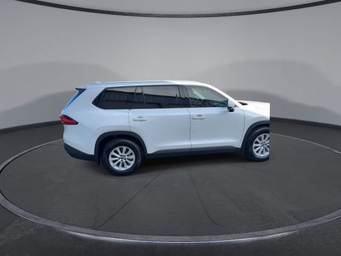 Used 2024 Toyota Grand Highlander XLE FWD image 18