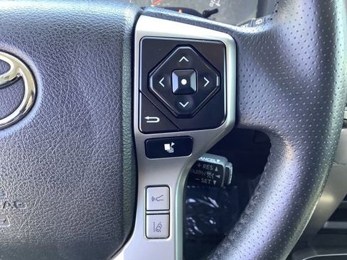 Used 2022 Toyota 4Runner SR5 AWD/4WD image 12