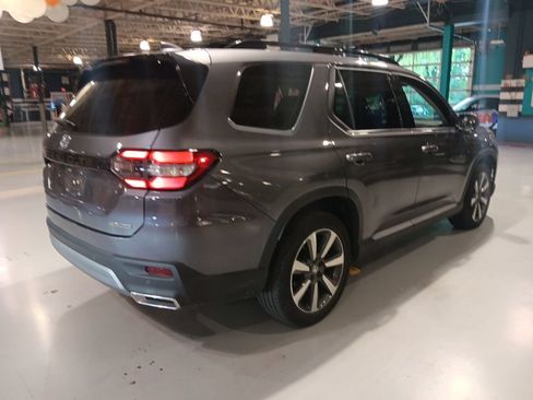 Used 2025 Honda Pilot Touring image 13