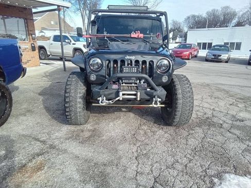 Used 2014 Jeep Wrangler Unlimited Sahara w/ Dual Top Group image 2