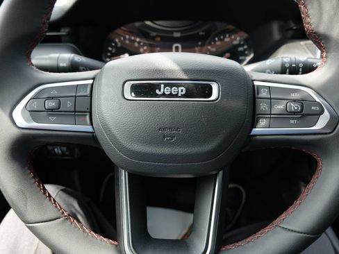 Used 2025 Jeep Compass Trailhawk AWD/4WD image 16
