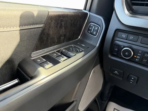 Used 2023 Ford F250 Lariat w/ Sport Appearance Package image 13