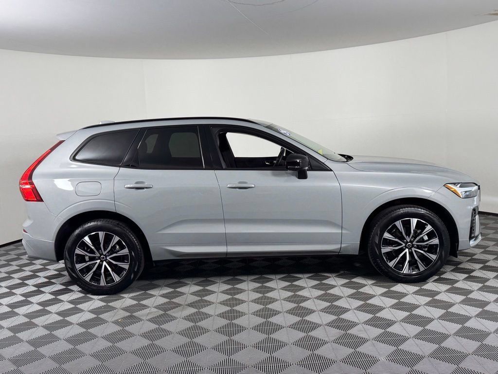 Certified 2024 Volvo XC60 B5 Core w/ Climate Package AWD/4WD image 5
