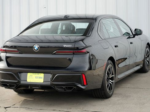 Used 2023 BMW 760i xDrive w/ Executive Package image 64