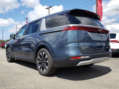 Certified 2024 Kia Carnival EX FWD image 6