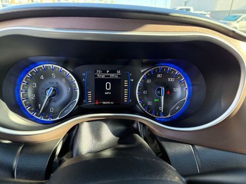 Used 2023 Chrysler Voyager LX image 27