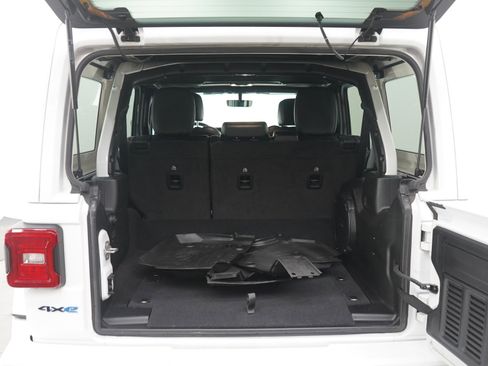 Used 2022 Jeep Wrangler Unlimited Sahara image 17