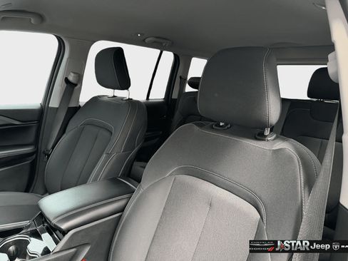 Used 2023 Jeep Grand Cherokee Laredo AWD/4WD image 12