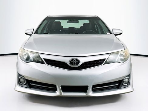Used 2012 Toyota Camry SE image 2