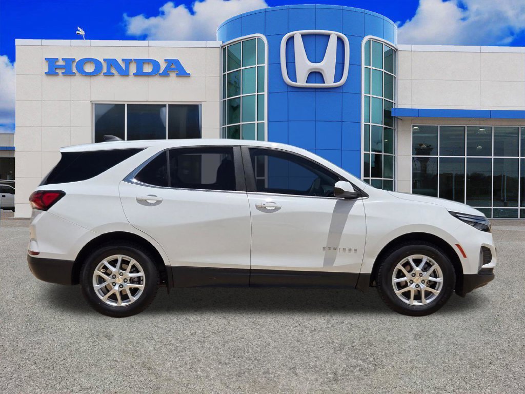 Used 2023 Chevrolet Equinox LT FWD image 2