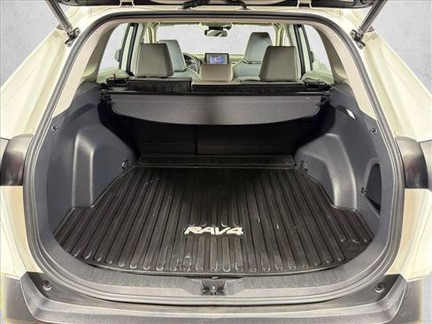 Used 2022 Toyota RAV4 XLE Premium AWD/4WD image 19